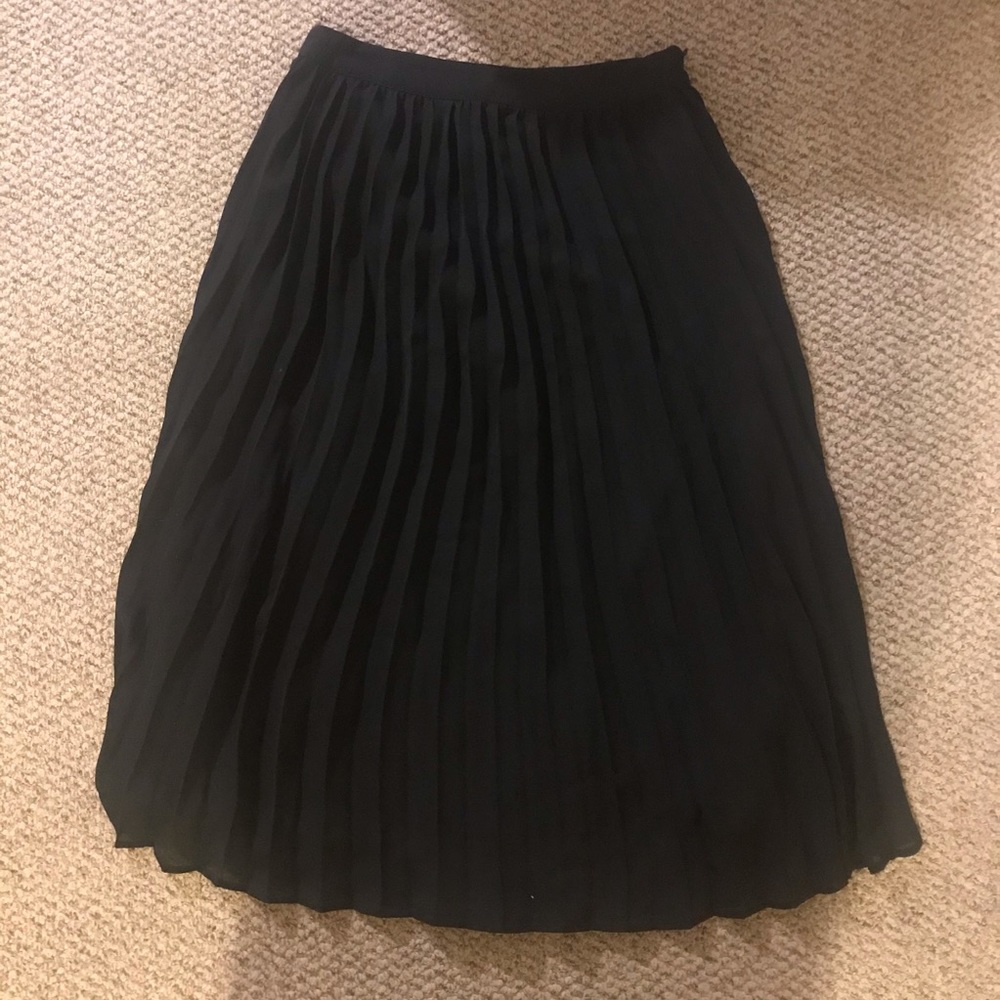Ruffled or pleated midi skirt